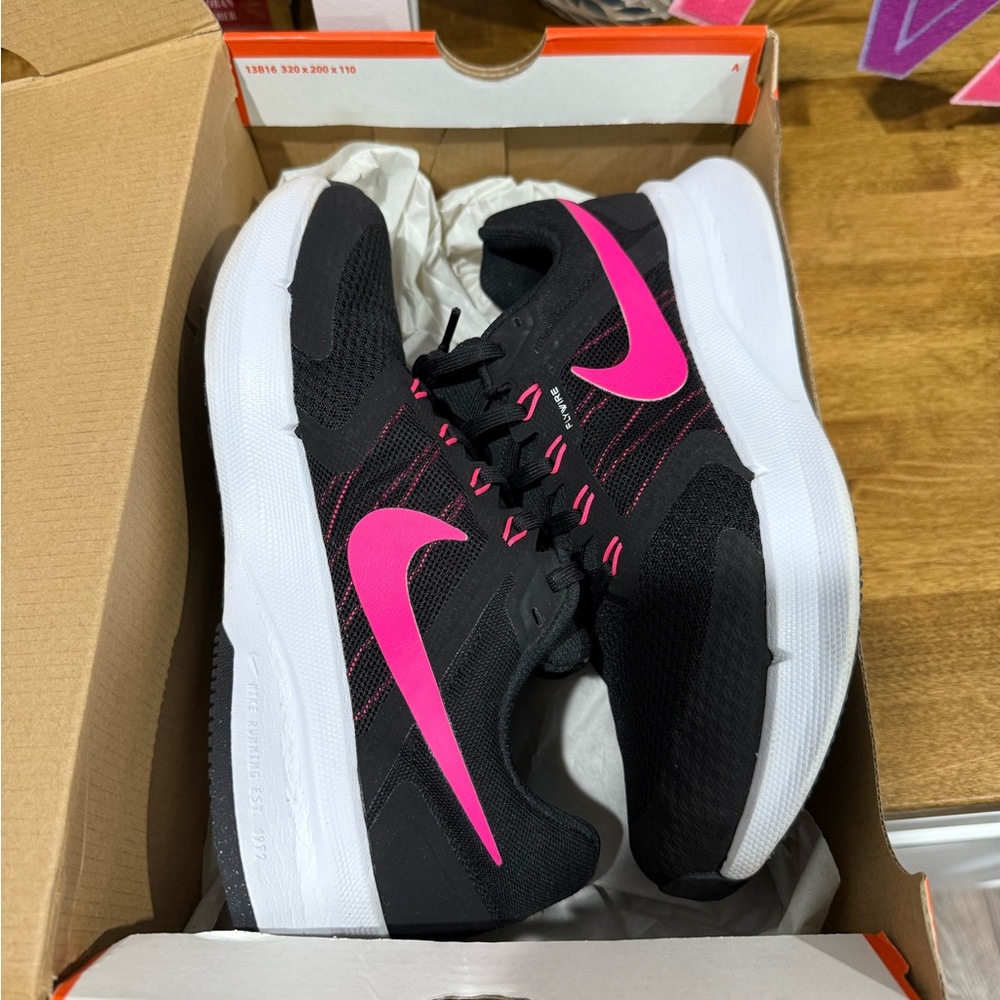 Women‘s Nike Run Swift 3 size 8